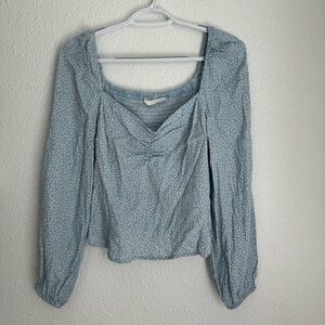 H&M light blue white floral puff long sleeve cropped blouse ruched size M